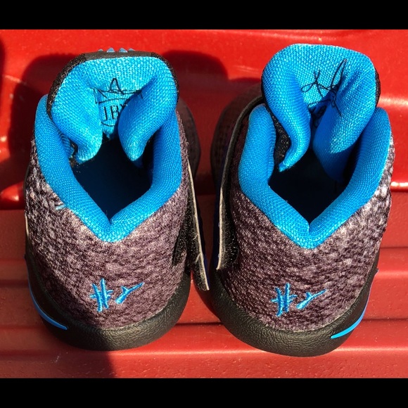 Baby Nike Kyrie 2s - Picture 3 of 6